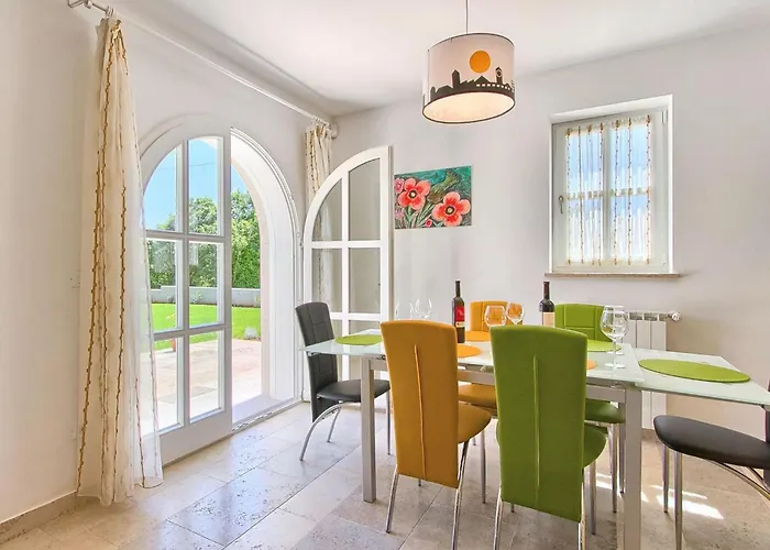 Bella *